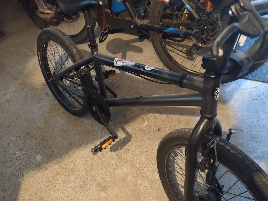 Vând BMX de trucuri