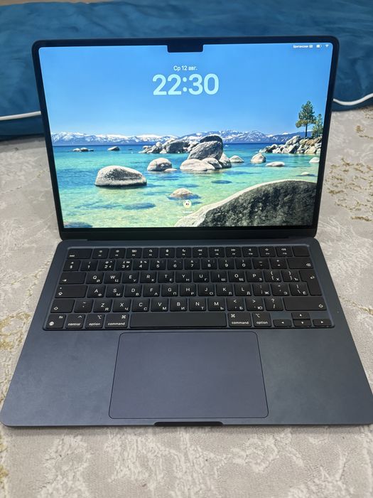 Продам Macbook air 13 M2, 2022 года