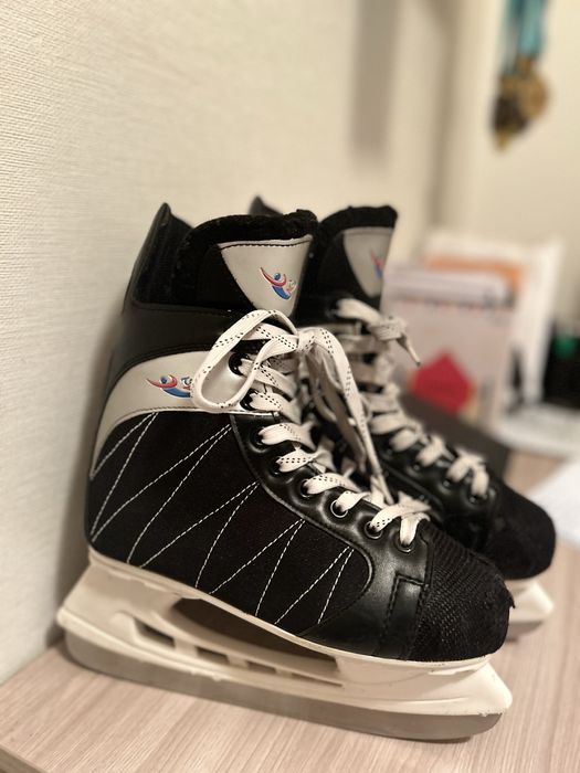 Продам коньки teku