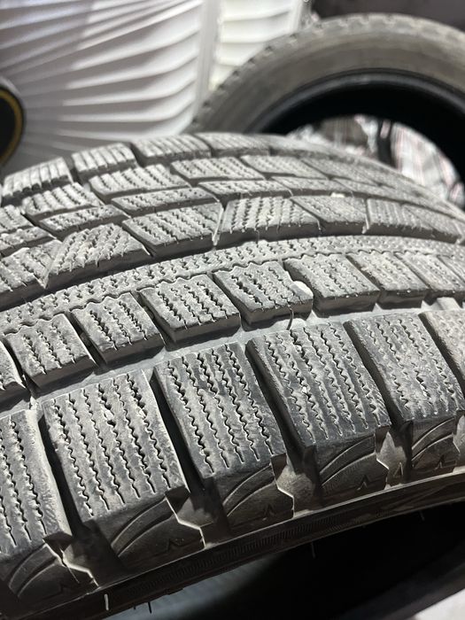 Шина зимние 235/45 R17