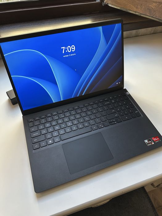 Noutbook Dell pro Essential