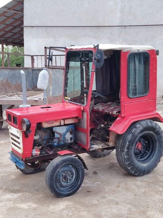 Mini traktor sotiladi