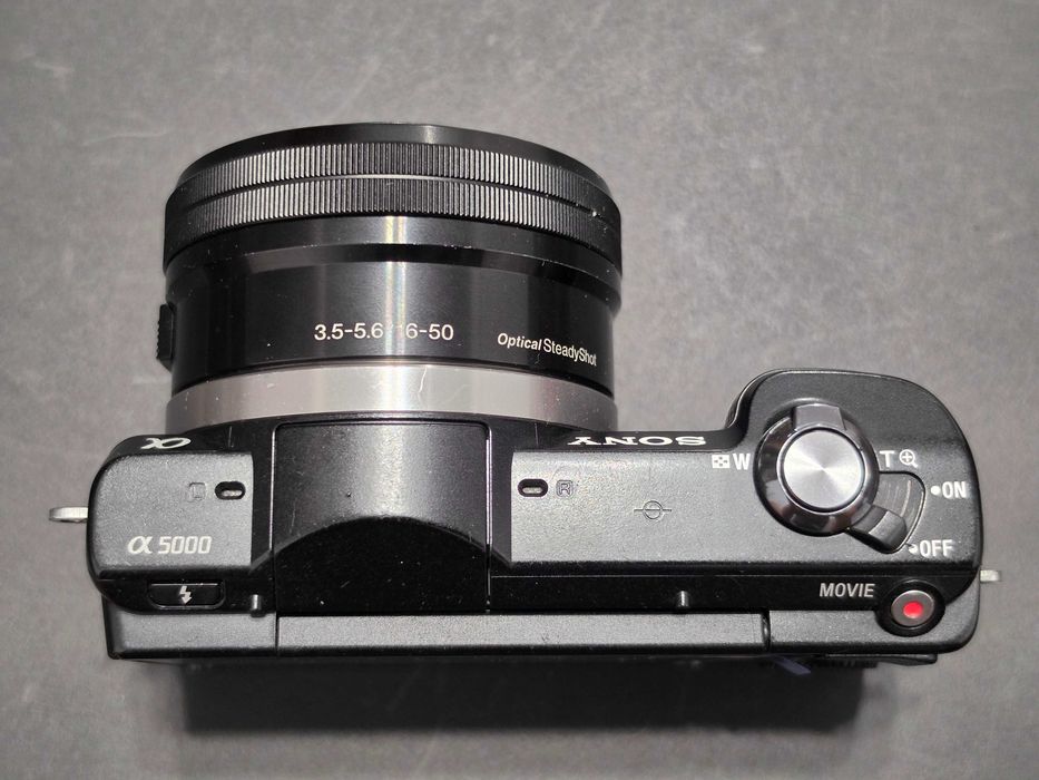 Aparat foto digital mirrorless Sony Alpha 5000 a5000 cu obiectiv E 16-50 OSS