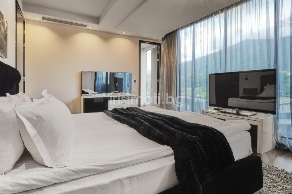 Продава се Четиристаен апартамент в София, Манастирски ливади - 241 кв.м за 1450 €/кв.м - Снимка #3