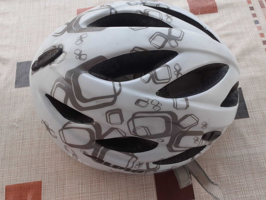 Vand casca schi si pt.bicicleta.clapari si schiuri copii+adulti,patine