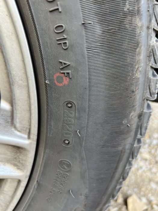 Jante 17” Tiguan + Anvelope iarnă 235/55 R17 – Stare foarte bună