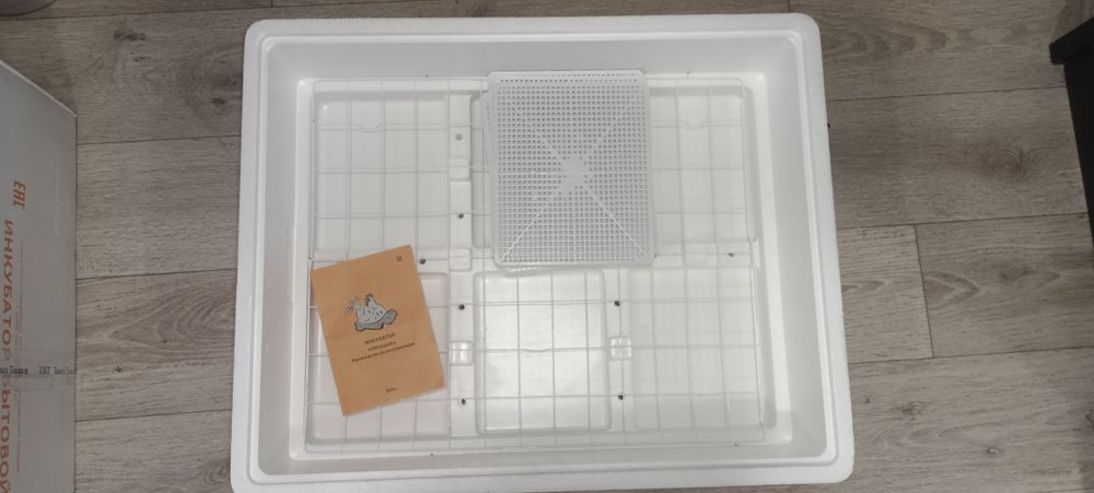 Продается инкубатор Несушка на 104 яйц.