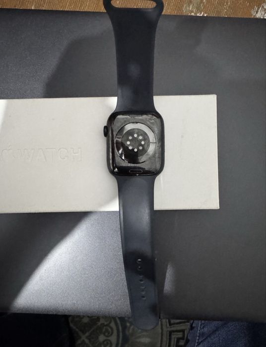 Iwatch 9 98 % orginal holati yangidy.