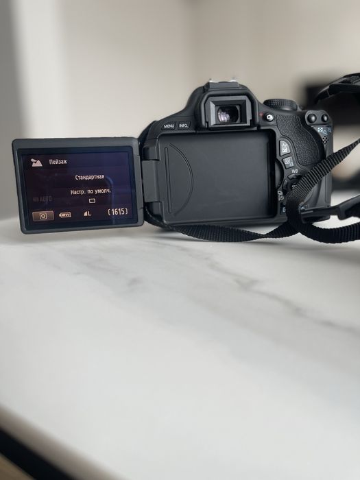 Фотокамера Canon EOS 600D