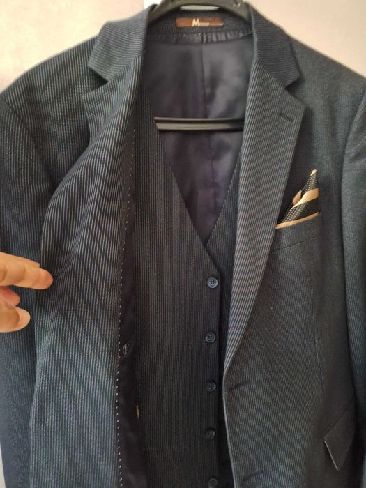 Продам мужской костюм