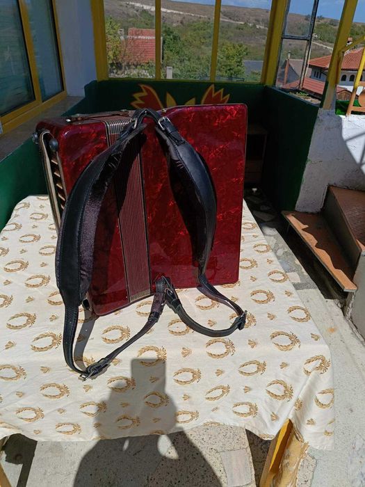 Акордион Weltmaister 96 basa и Акордион Serenelli 80 basa