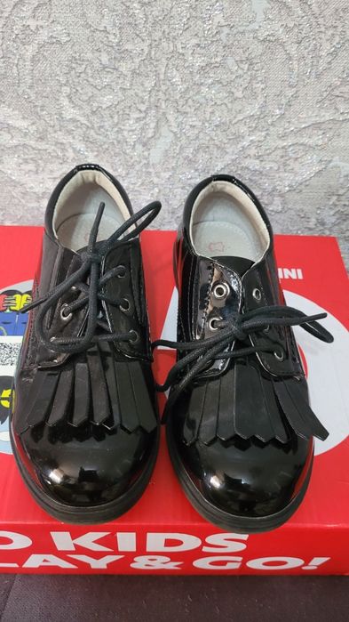 Туфельки для девочки в школу