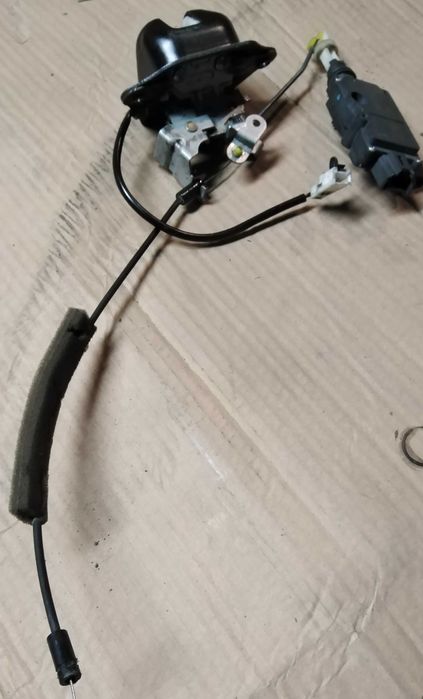 Nissan Tino-части от задна/5-та/ врата