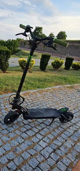 Vând trotineta electrica