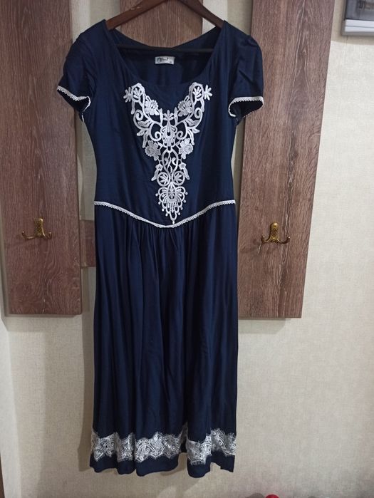 Продам б/у платья 46-52 размеры по