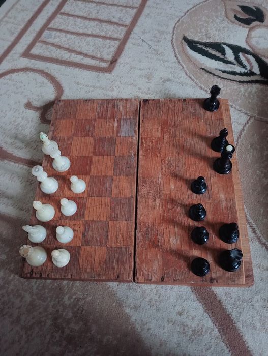 Шахматы доска и фигуры