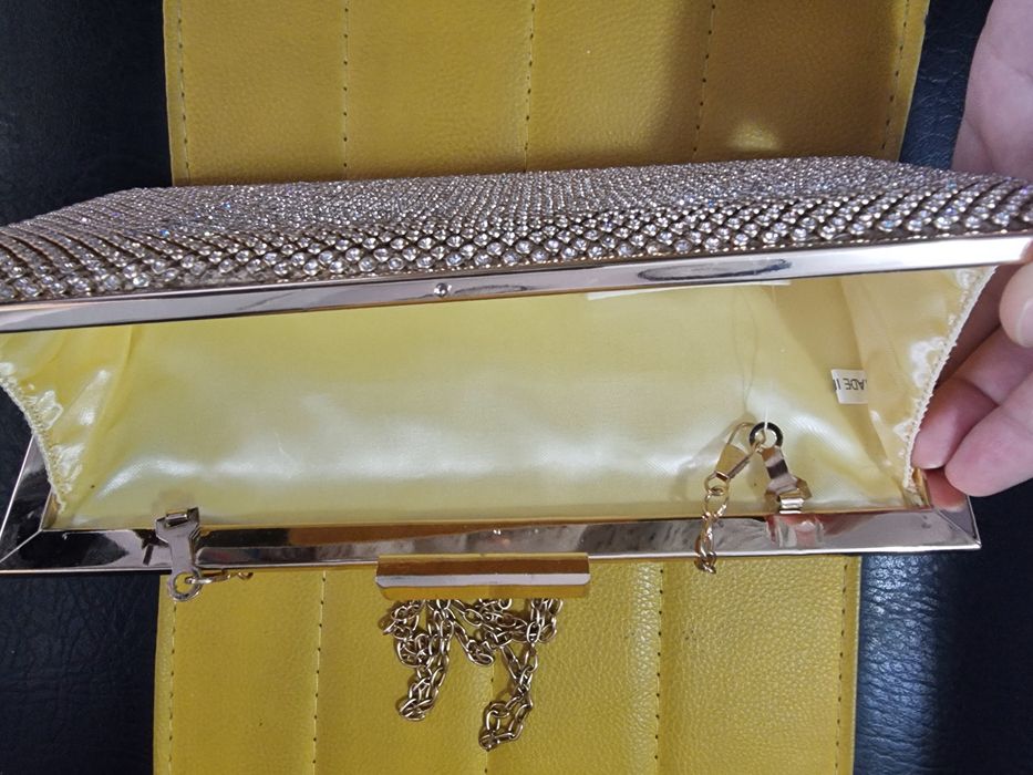 Кошелёк клатч с биркам 2 марта тойга такканман лекин янги турипти бирк