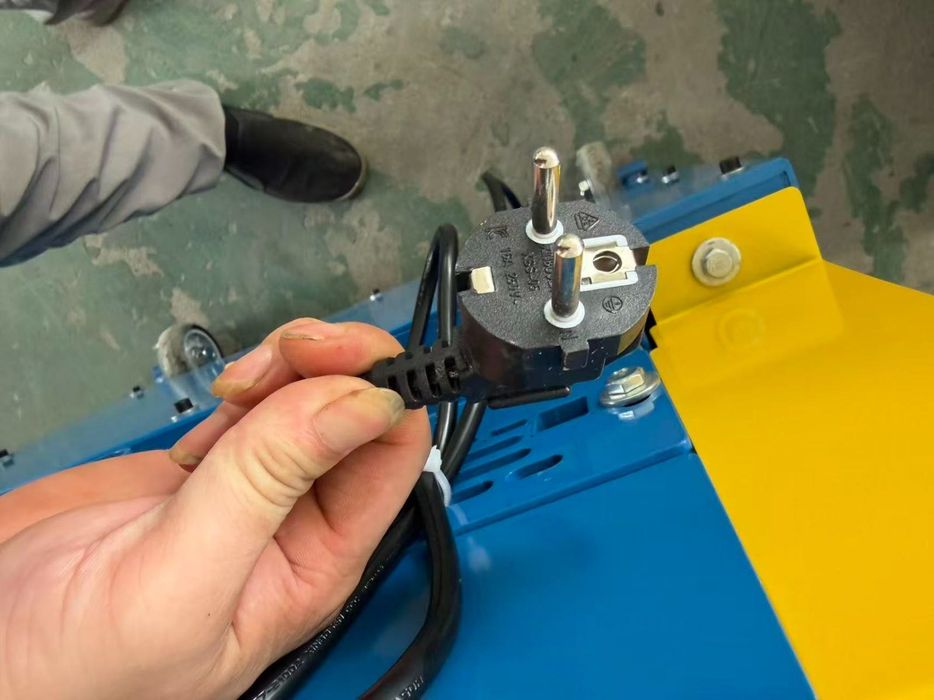 Mașină noi industriale de dezizolat decojit deblancat cabluri cupru aluminium cu capacitate de 1,5-72 mm, putere de 3 kW și alimentare la 220v