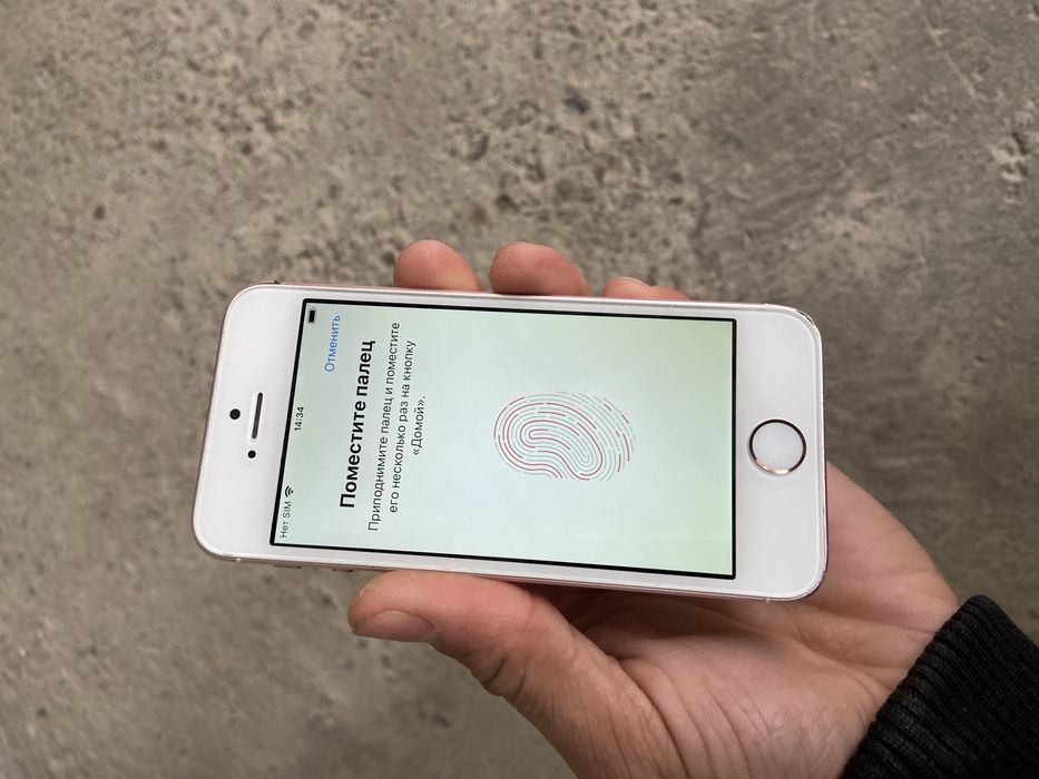 Iphone se 64gb sastayana rasmda korsatilgan