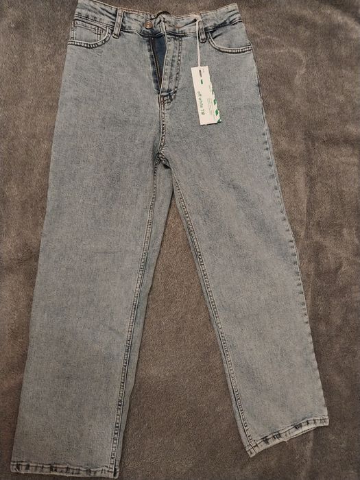 Продам джинсы новые