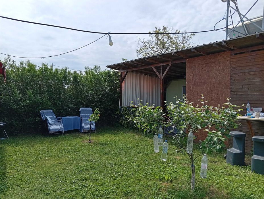 Дава под наем  озаведено бунгало до брега в Карияни-2800 евро/12 м.