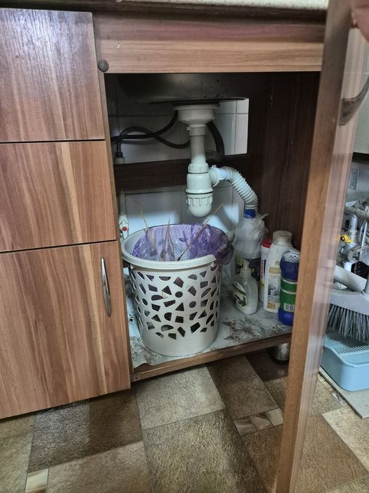 Продам  кухонный стол тумба