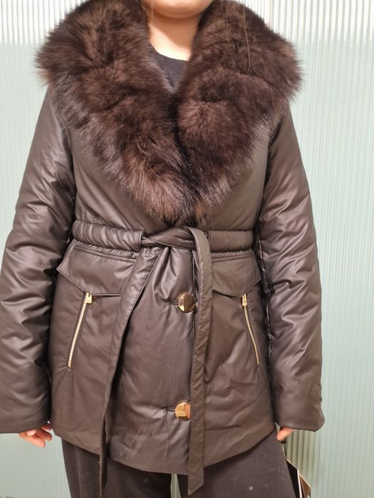 Продам брендовой куртку с соболь воротником