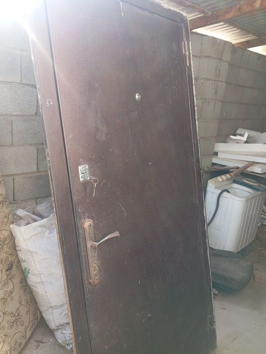 Продам Дверь наружной.