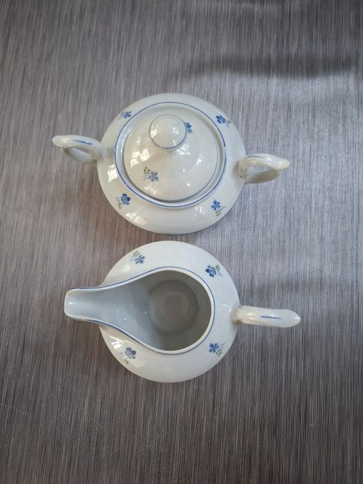 Захарница ,латиера и чайник от порцелан на Изида