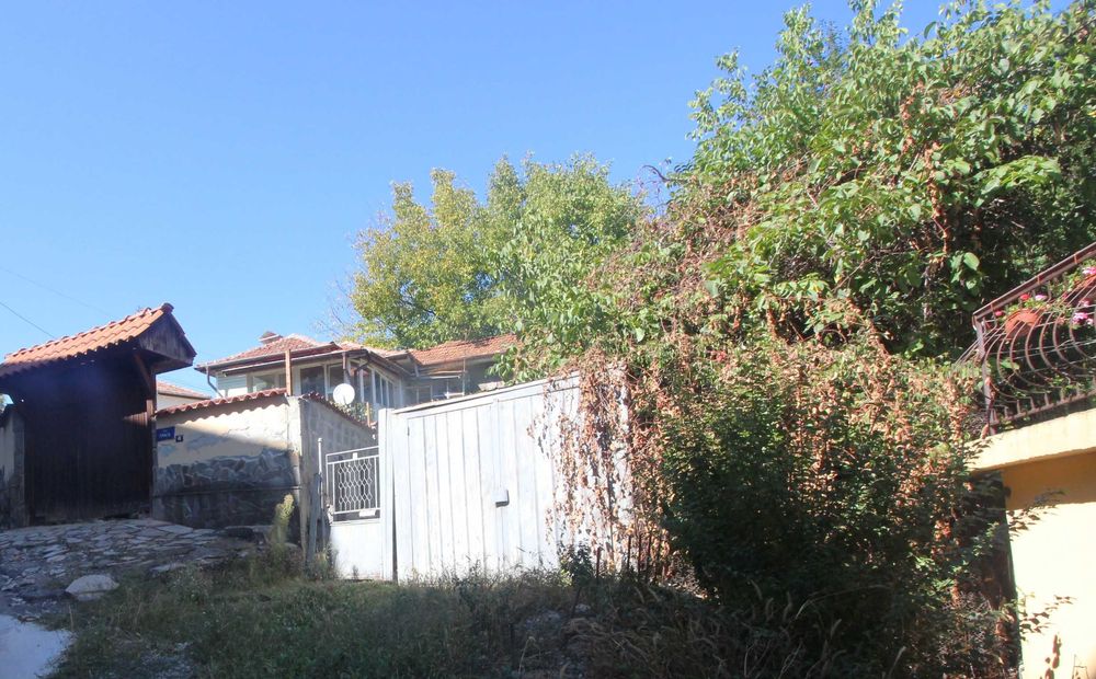 Къща с двор в кв. Шиваров мост, гр. Габрово