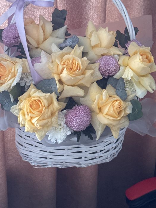 Цветы в корзиночке продам срочно