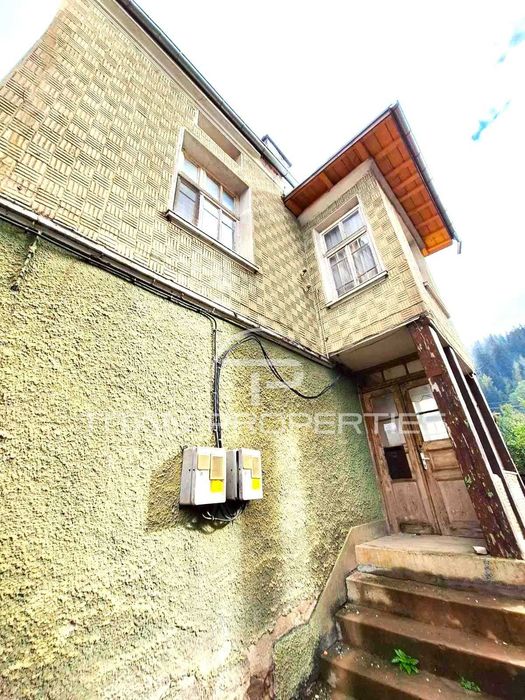 Продава се Етаж от къща в Чепеларе - 248 кв.м за 292 €/кв.м - Снимка #1