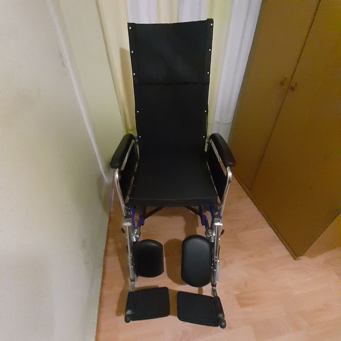 Продам инвалидную кресло-коляску