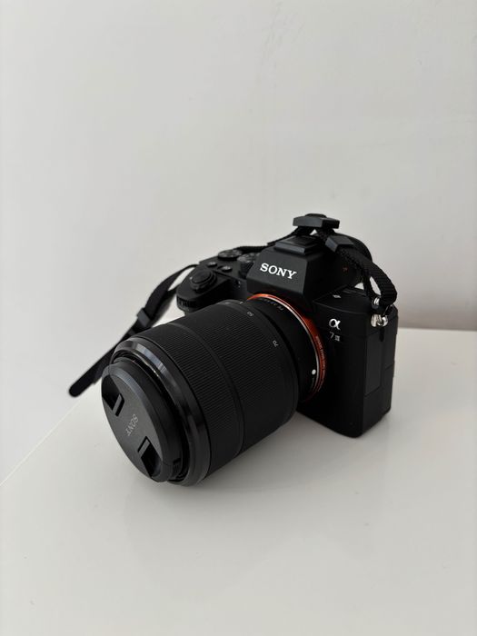 Фотоапарат Mirrorless Sony Alpha A7III, 24.2 MP, Full-Frame + Обектив SEL2870 28-70 мм