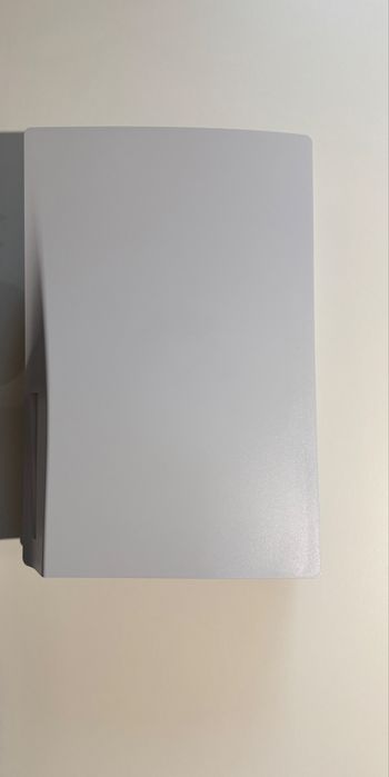 PlayStation 5 (PS5) Disc Version – пълен комплект, като нов