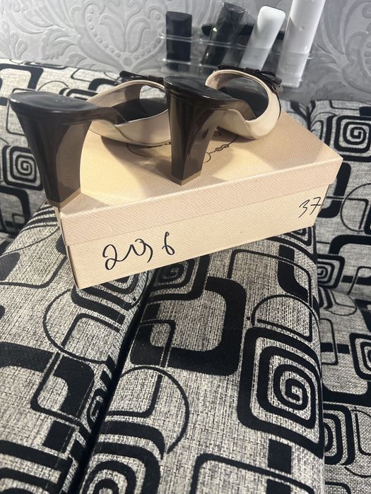 Продаю босоножки