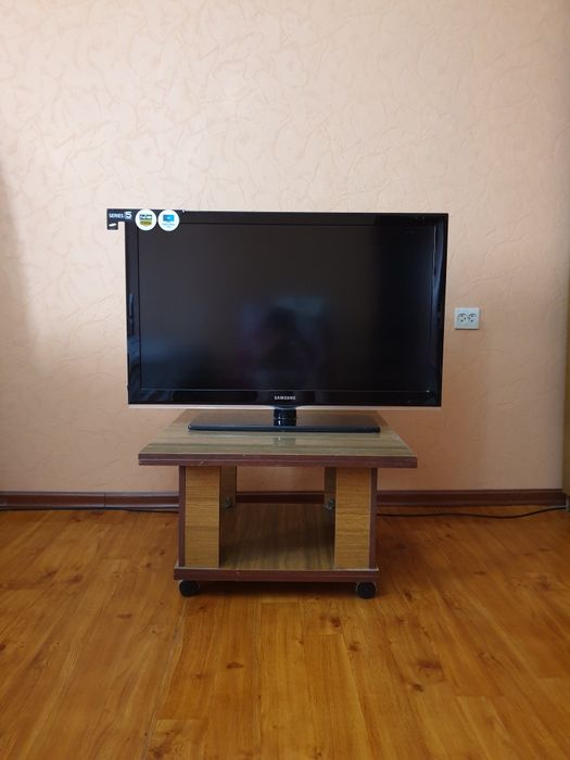 SAMSUNG 42 телевизор обычный