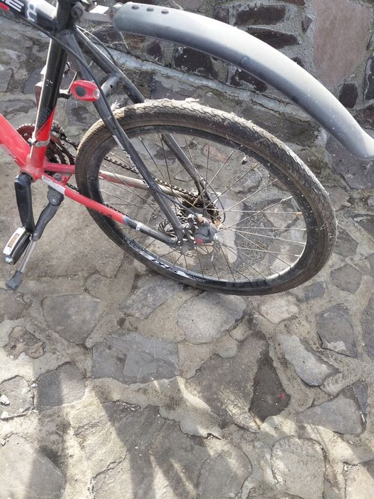 Vand doua biciclete si una pentru piese de schimb
