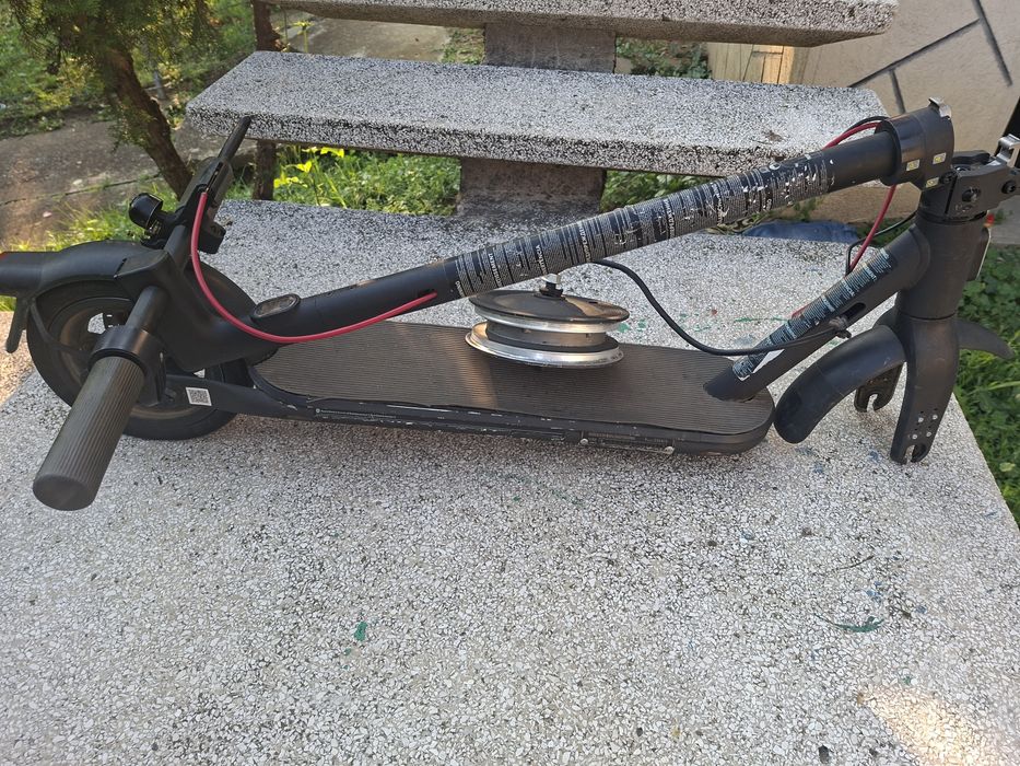 Se vinde sau schimb trotineta electrica xiaomi electric scooter 4 se da cu cauciucuri noi si camere noi cititi descrierea usor negociabil