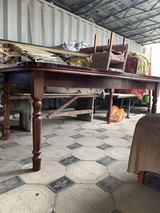 Стол и 12 стульев