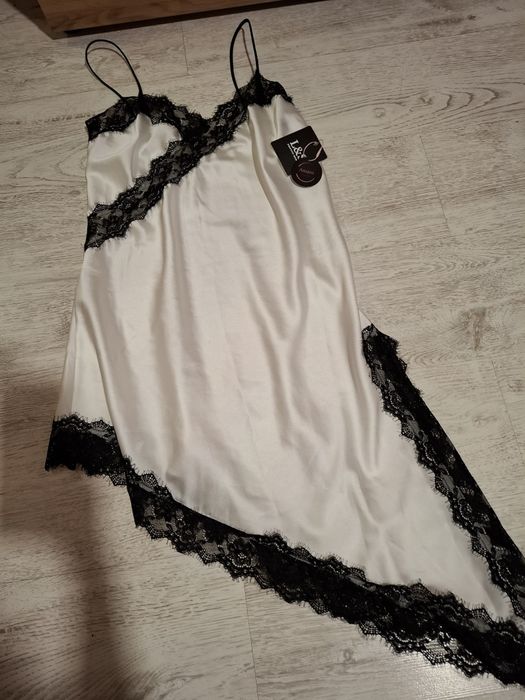 Рокля сатен с дантела