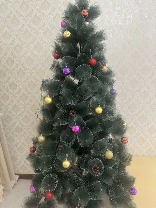 Продам елку, высота 2,40 см