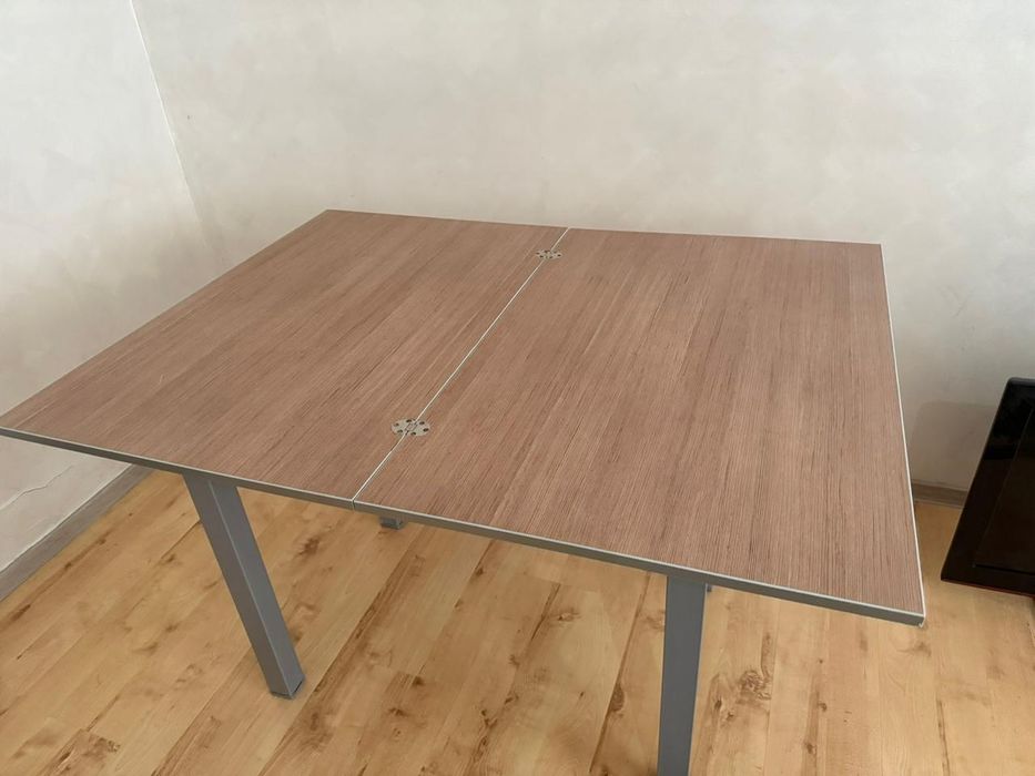 Продается стол-трансформер в отличном состоянии