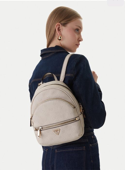 Дамска раница GUESS