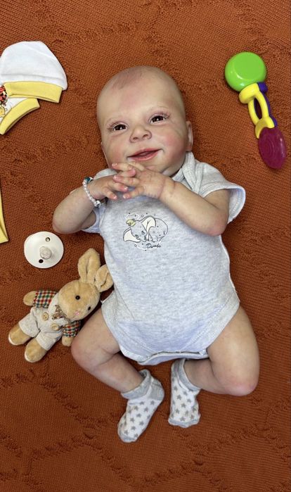 Мальчик реборн ищет любящие ручки