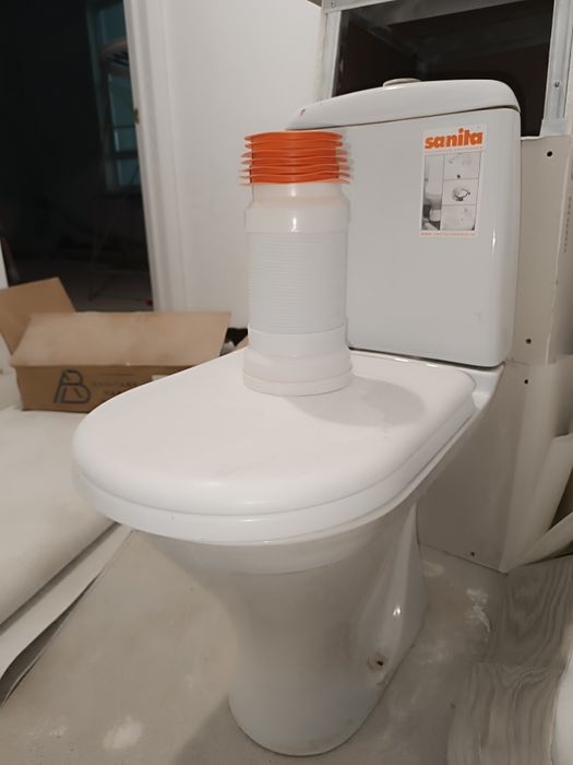 Продам унитаз Sanita б/у
