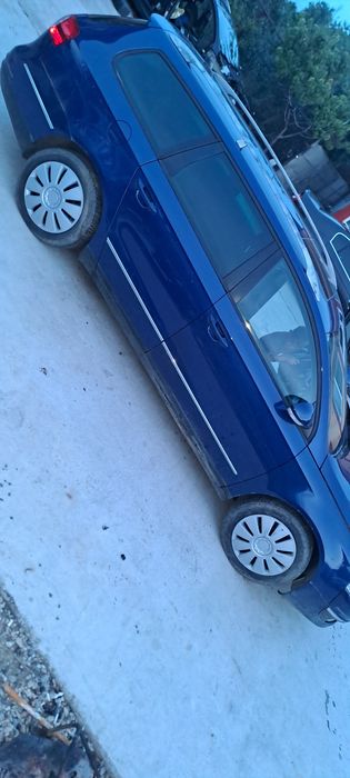 Vând usi dreapta fata dreapta spate vw passat b6 break LC5E fara rugina