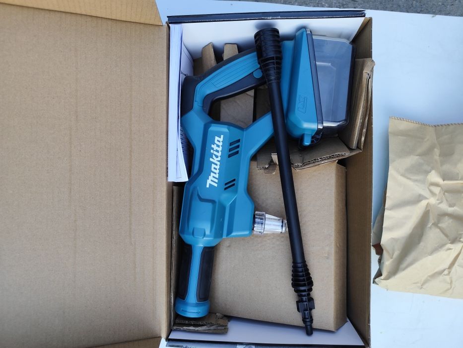 Нова акумулаторна водоструйка Макита Makita DHW180