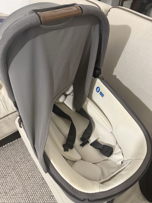Landou pentru mașină Nuna Cari Next