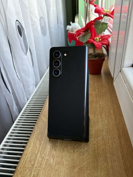 Samsung Galaxy Z Fold5/ 256 gb/12 gb ram
